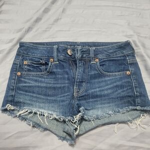 American Eagle Size 0 Medium Wash Frayed Jean Shorts